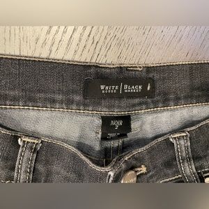 White House black market Noir black modern Woman’s jeans size 2 low rise used